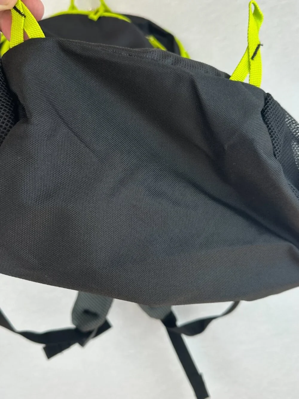 ULINE EDGE BLACK NEON GREEN 25L DAYPACK/BACKPAK ZIP POCKETS TEAR RESISTANT NEW